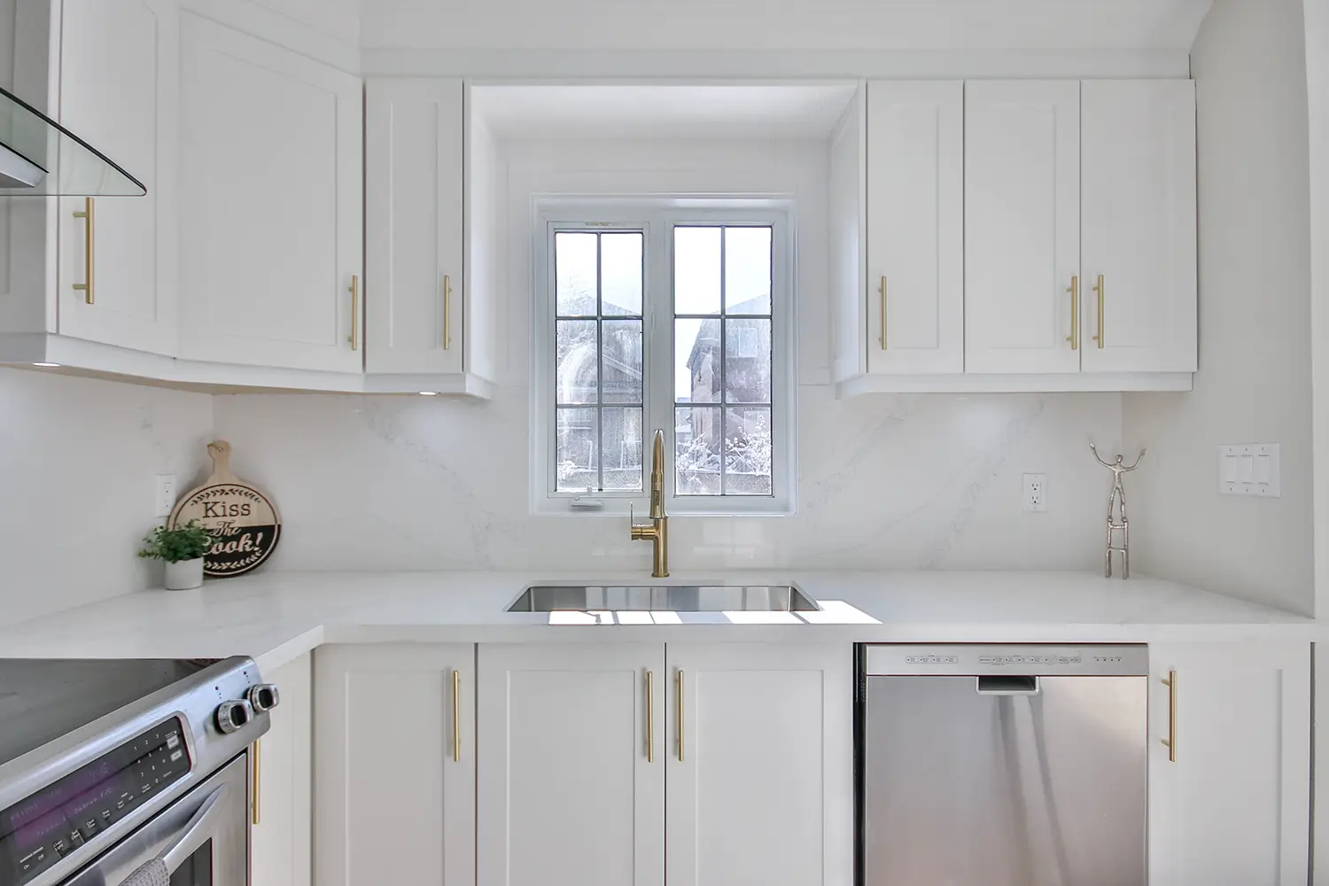 Elevate your space with bespoke custom cabinetry kitchen designs, perfect for Apartment Kitchens by Kitchen Renovations Hamilton.