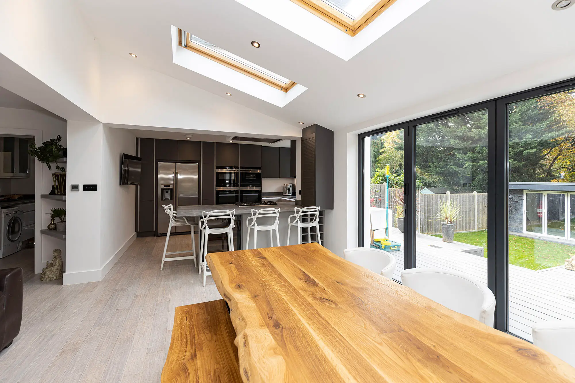 Discover modern living with seamless open-plan kitchen layouts, a specialty of our Contemporary Kitchens by Kitchen Renovations Hamilton.