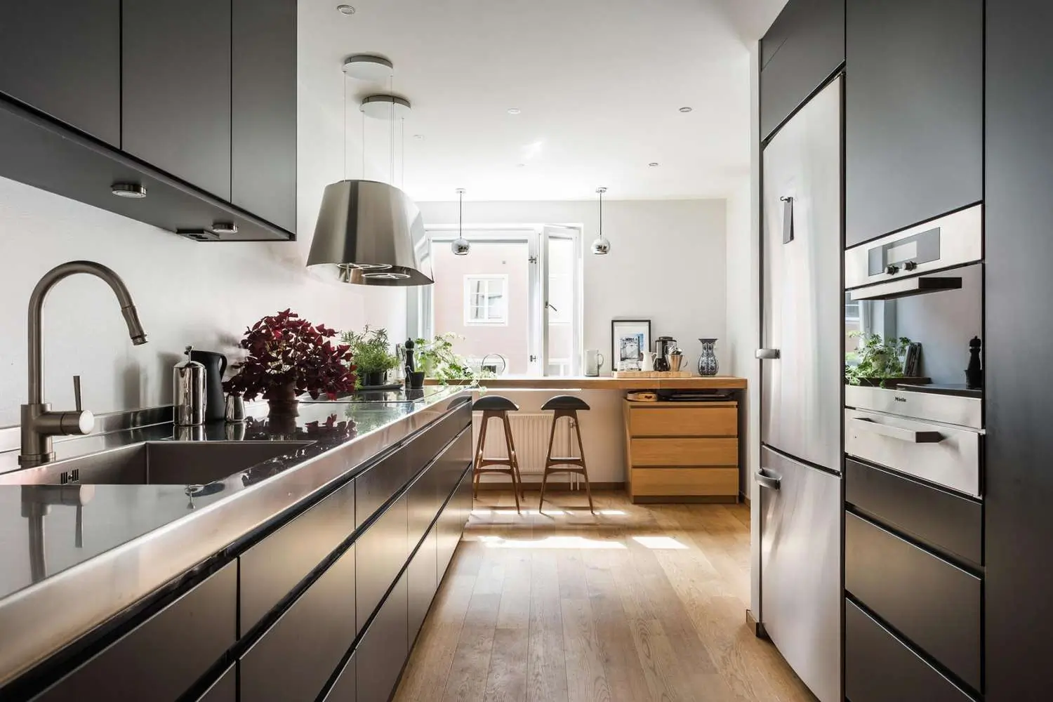 Explore efficient and stylish galley kitchen layouts, perfect for Contemporary Kitchens by Kitchen Renovations Hamilton.